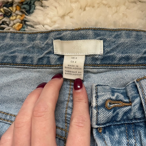 H&M jeans, light wash size 4 - Picture 3 of 4